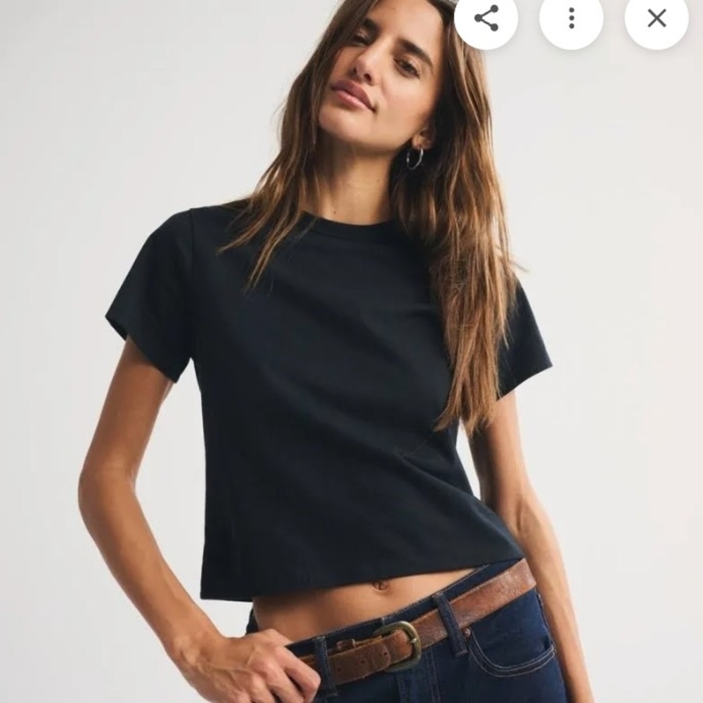 Abercrombie & Fitch Black Short Sleeve Crewneck Tee - Women's